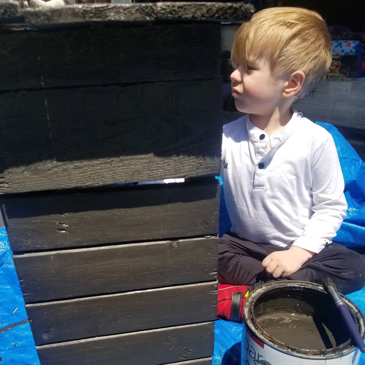 THEESellers3's tweet photo. Ronin and I worked very hard on his workbench from a week or so ago, but today we added a shelf for all his chalk, bubbles, and other necessities.  #fathersonproject #madefromnothing https://t.co/RS53xqmXHX
