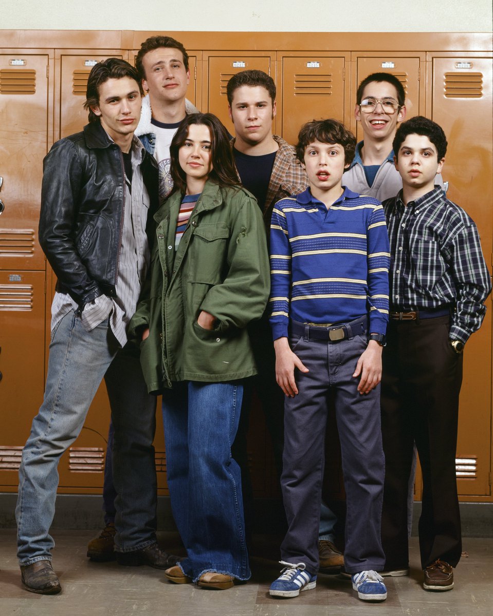 Freaks and Geeks (1999)Average age gap: 2.63Lindsay (16.5) - Linda C (24)Daniel (18.5) - James F (21)Nick (16.5) - Jason S (19)Ken (16.5) - Seth R (17)Kim (16.5) - Busy P (20)Sam (14.5) - John F D (14)Neal (14.5) - Samm L (17)Bill (14.5) - Martin S (17)