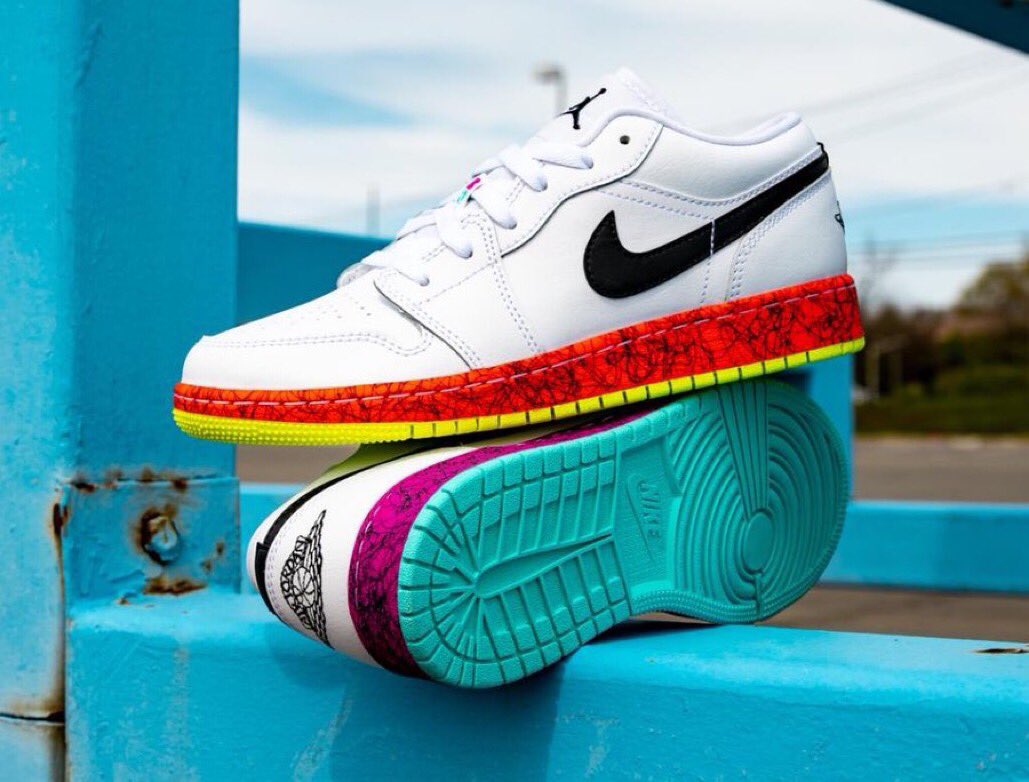 jordan 1 mid j's for grades