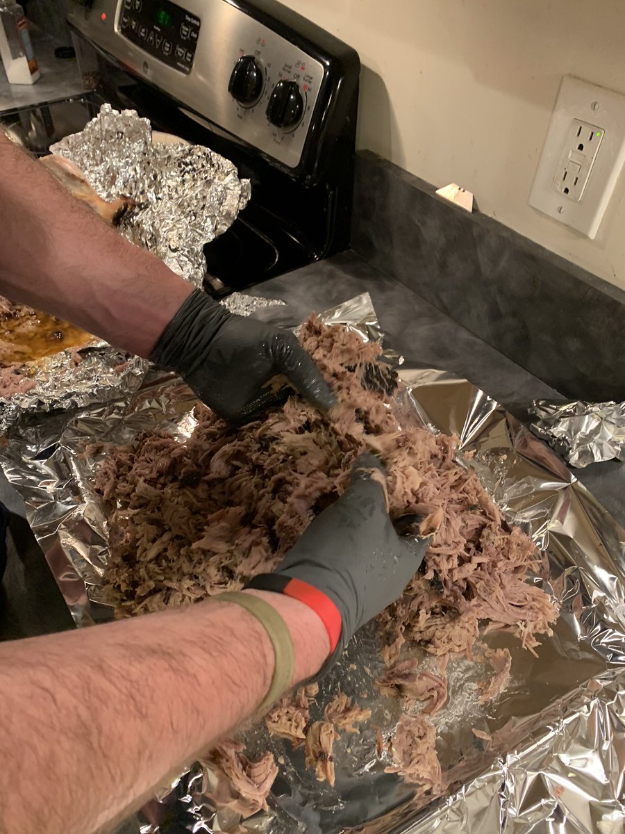 KronksKitchen's tweet image. Stronzi di maiale! Had myself an afternoon. 15 hr pulled pork shoulder served on sum brioche with strong support from Voodoo and Evil Eye @ZappsChips