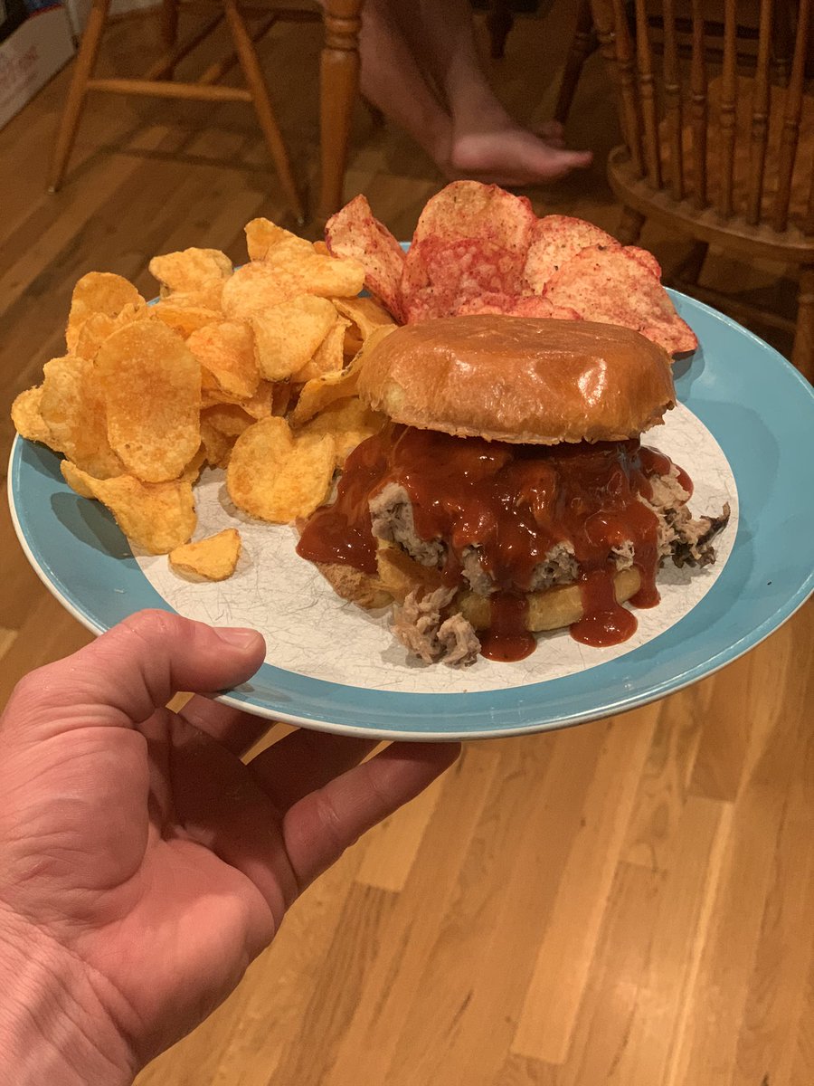 KronksKitchen's tweet image. Stronzi di maiale! Had myself an afternoon. 15 hr pulled pork shoulder served on sum brioche with strong support from Voodoo and Evil Eye @ZappsChips