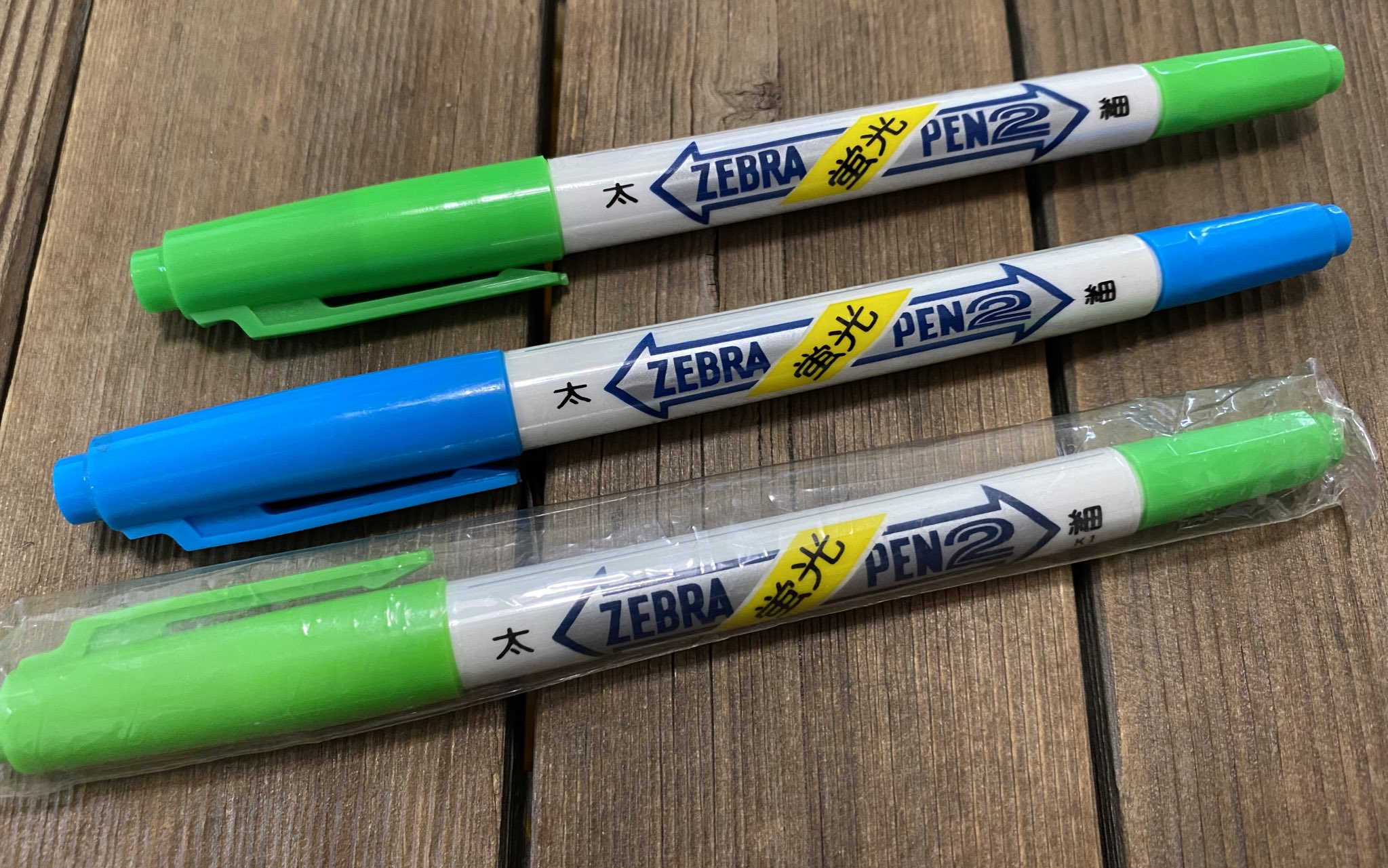 Twitter 上的 文房堂 ぶんぽうどう 画材屋 文具 雑貨 10 00 18 30 営業中 発掘した Zebraさんの Sparky 1 スパーキーワン は液体インクの蛍光ペン 一番最初に液体インクの蛍光ペンを見た時は衝撃的だったなぁ 発光する意味の スパーク とネーミングは