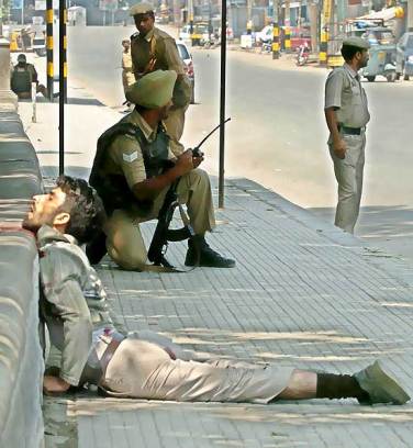 thehawak84's tweet photo. Few Incidents which impacted our conscience for forever.This was one of them:
Ghulam Muhammad, 22, from Ashtingoo Bandipore, a student of Amar Singh College was killed at Dalgate on August 9 2006 in broad day light.
#kashmir #confilt #killings #deathgame #resolvekashmir https://t.co/18Q36tmEJk