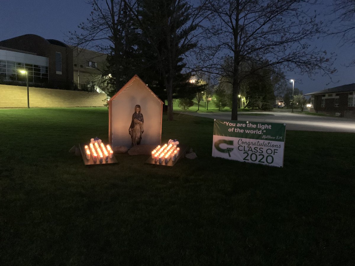 ssmithcf's tweet image. Honoring the Columbus Catholic Class of 2020!  Candles will be lit from 8:30-8:50pm each Friday in May!  Drive by and say a prayer for this special group of students! #CVCSStrong