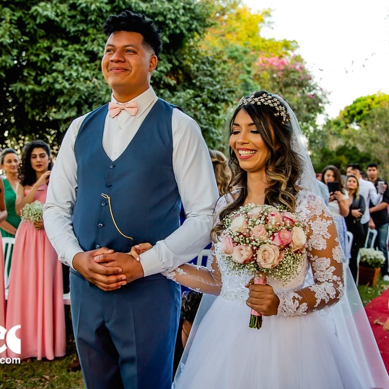 laizacristinas's tweet photo. Sempre que o sábado vai se iniciando, meu coração fica nostálgico e agradecido.. Que saudade desse dia 😍
Ps: Sim, vou postar foto de casamento até acabar todas que eu tenho aqui 🤷♀️😅 @jeansvale1
#sabado #setimodia #descance #pare #celebre #agradeca #CasamentoLaizaeJean #love https://t.co/UpuQ5X7n3C