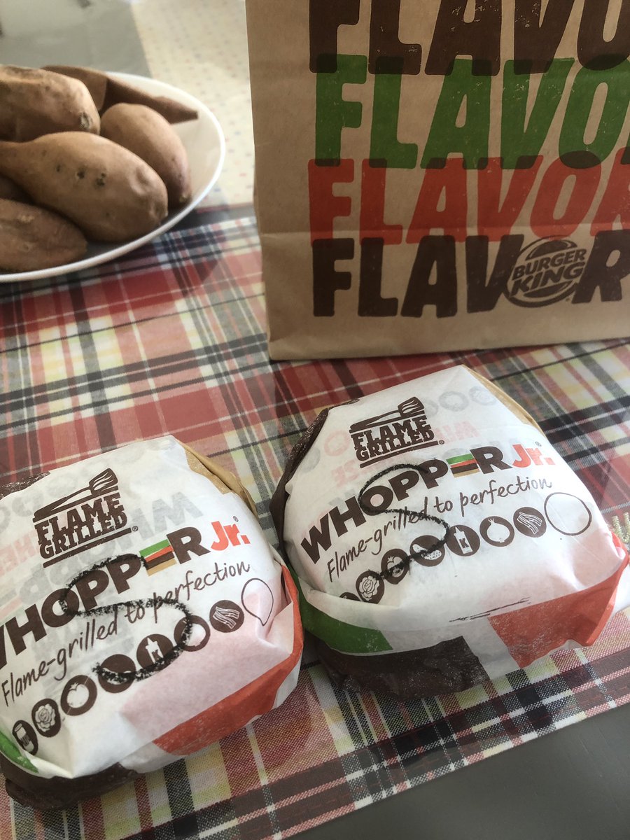 Htkka24's tweet photo. 1個買ったら1個着いてきた！
やったぜ！！
どっちも食べるぜ！ https://t.co/ARfQUpMAIS