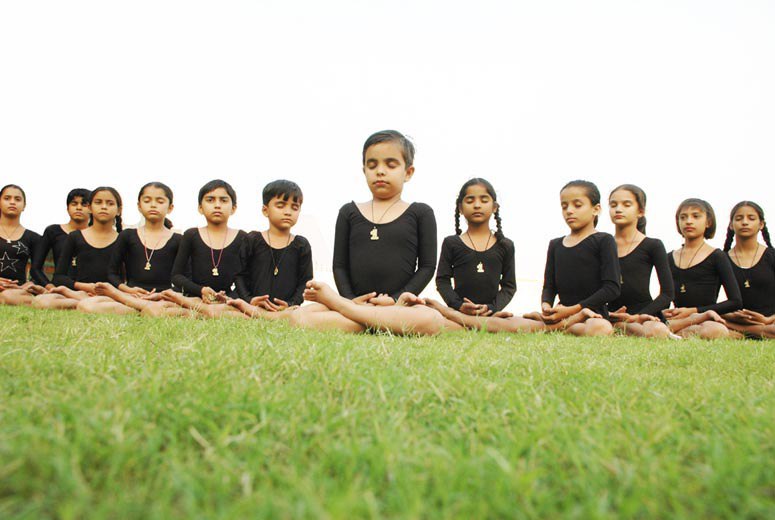 ruchis20m's tweet photo. #MantrasForHappyLife
If u want happiness in ur life ,,, do meditation daily becoze meditation is tonic of our soul 🧘‍♀️🧘‍♀️ 
Says @Gurmeetramrahim ji insan https://t.co/JvN3bZ0SlY