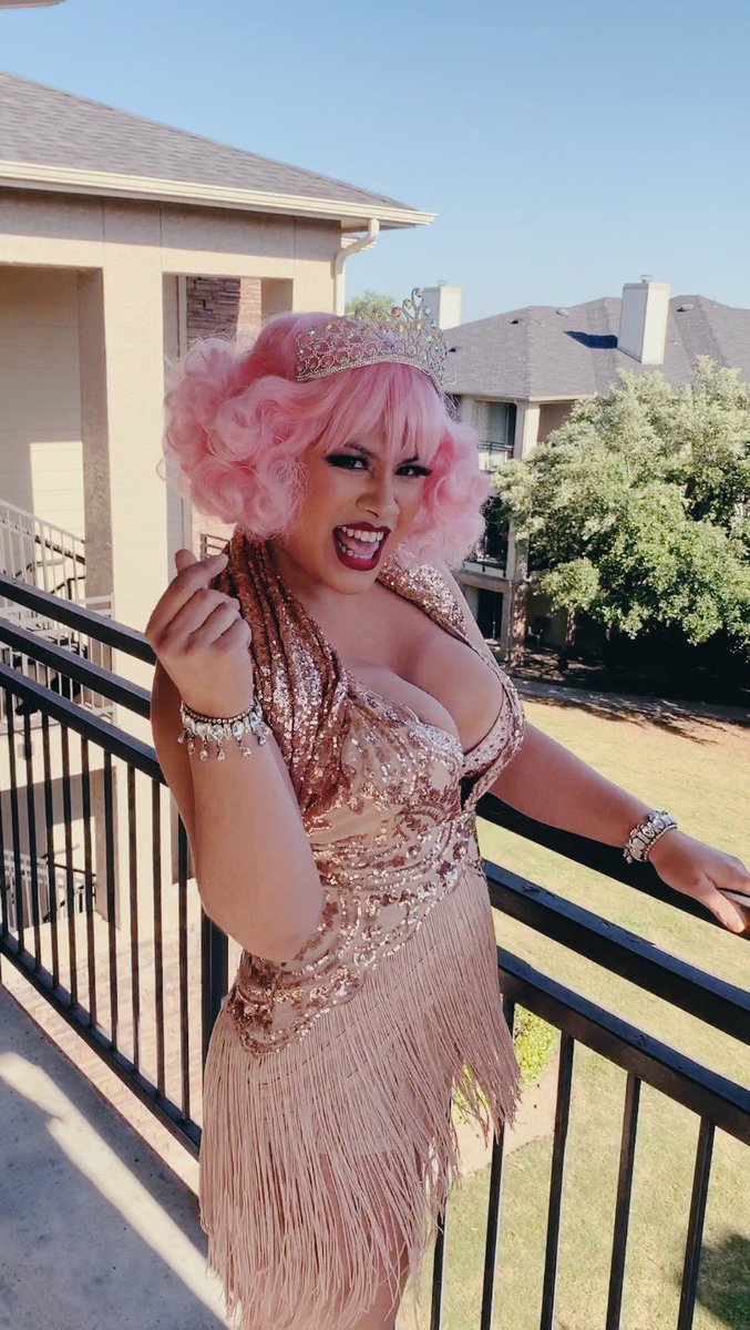 dominiquelaluz's tweet photo. filming was cute today~ #texasdrag #afabqueen #enby https://t.co/zj1GfvycCb