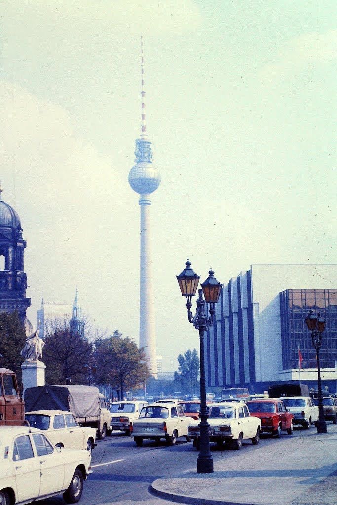 GeschichteDdr's tweet photo. #ddrtechnik #ddrfahrzeuge #ddr_foto #ddrgeschichte #ddrarchitektur #ddrmoped #ddr #gdr #gdrhistory #fernsehturmberlin #palast #osten #ostdeutschland #east #eastgermany https://t.co/2ExLvozkBn