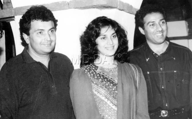 Sunny Deol Wife | 10 Rare Pictures | Reviewit.pk