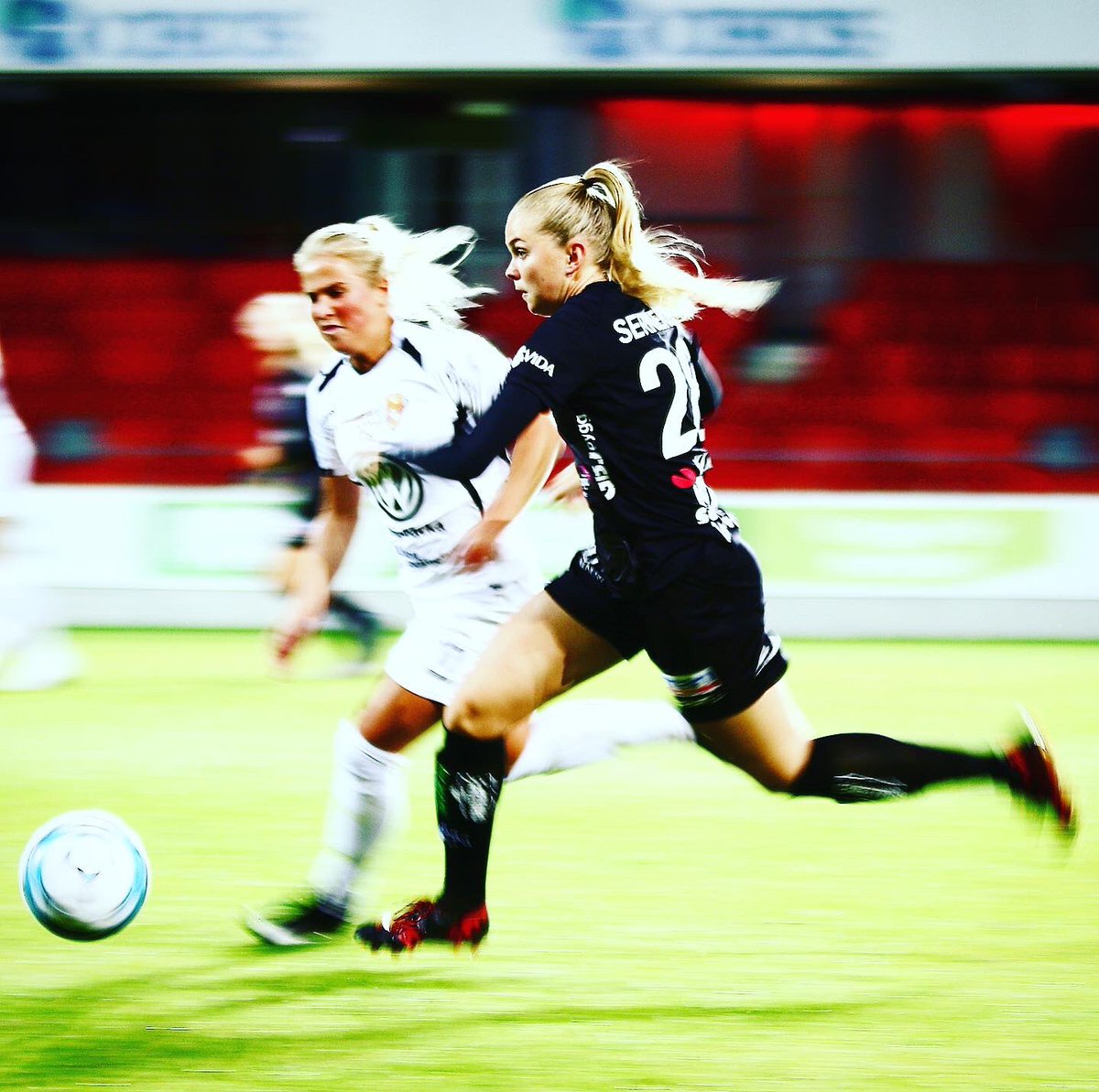 fstense's tweet photo. IstÀllet för planera kommande events fÄr man sortera sitt filarkiv. 2020 blev inte mkt försÀsongsfotboll sÄ nu ska jag ut och fotografera sniglar eller nÄt nÄgot annat spÀnnande! #frilansfotograf #coronaskit https://t.co/sBiJ8nE4RF