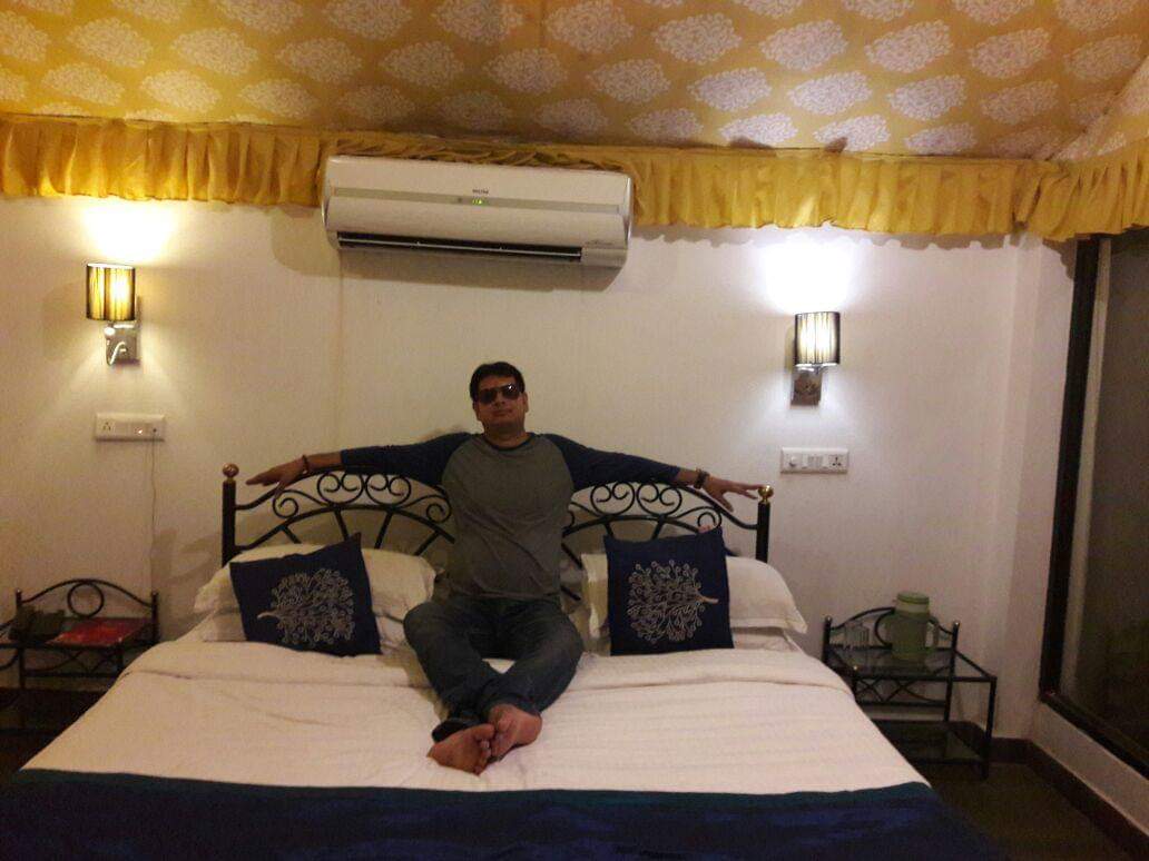 88saurav's tweet image. जिंदगी अपने हिसाब से जीना चाहिए....
औरों के कहने पर तो शेर भी # सरकस 🎪 में नाचते हैं…!!
Old pic, when checked in to &quot; The Aravali tent Resort , Udaipur &quot;