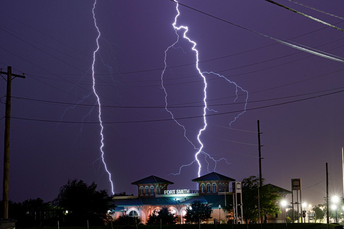 Caught these bad boys as the storm rolled into Fort Smith last night. #weather #lightning #storms @VortexChasing <a href="/WxZachary/">Zachary Hall</a>