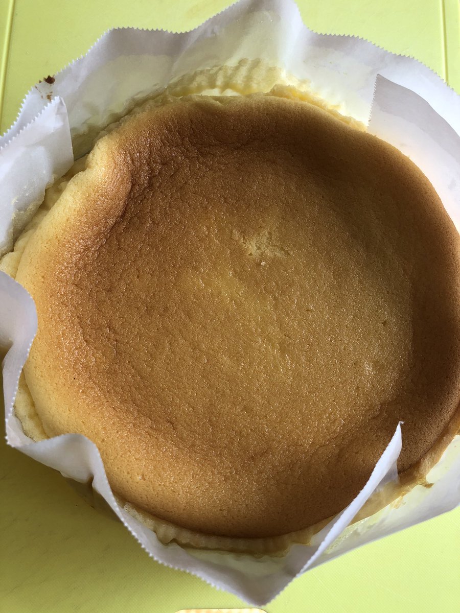 ヨケちゃん このレシピ大好きです 砂糖と卵が少なくて生クリームが多いです 生クリーム100ccと牛乳50ccで作っても美味しかった 卵2個でもしっかり膨らむスフレチーズケーキ レシピ 作り方 By アシガン 楽天レシピ T Co Yamm0qbnee