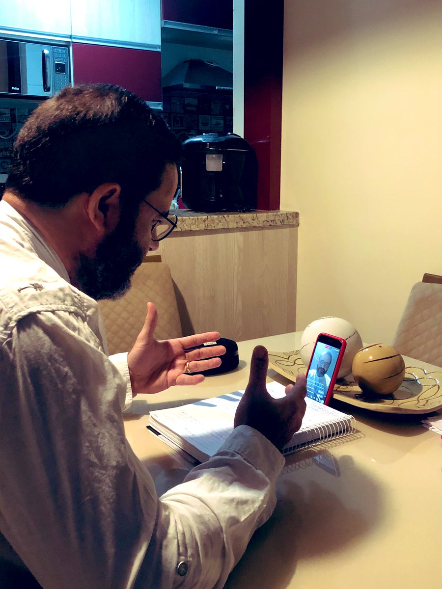 J_Acorsi's tweet photo. Meu pai todos os dias as 2:00 da manhã, ele tem feito uma live para ajudar as pessoas que estão passando por momentos difíceis, como depressão,ansiedade e diversos traumas.
Normalmente tem 3 pessoas por live mas isso nem importa pra ele! 

Meu pai é minha referência de pastor. https://t.co/bmgzR4rlJp