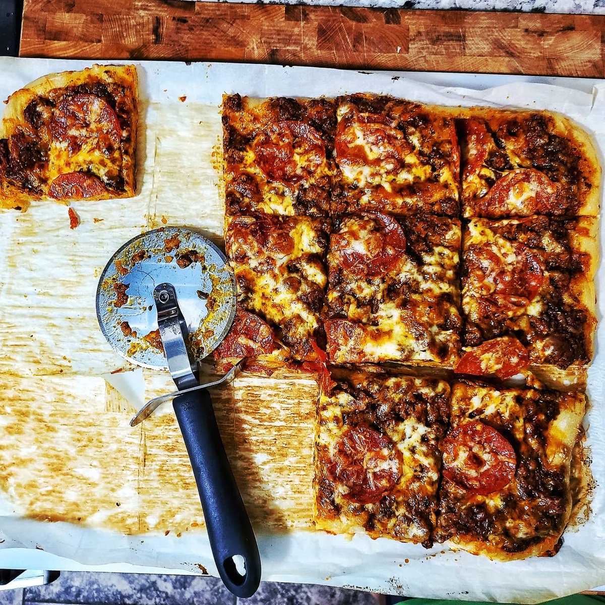 CookProud's tweet photo. Homemade pan pizza #proudhomecook #QuarantineCooking #homecooking #whatsfordinner https://t.co/afi2K8yFup