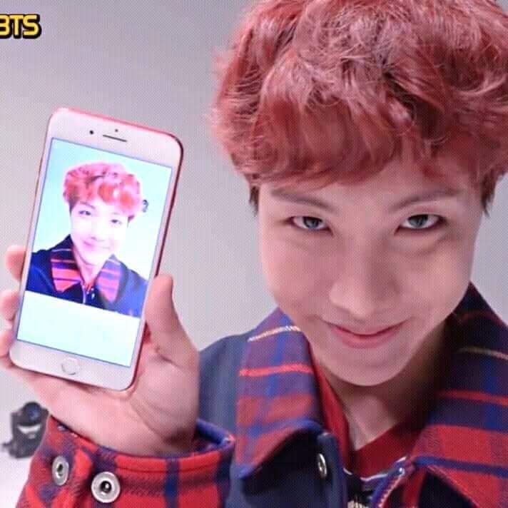 jhopecentric's tweet photo. when Hobi always happily shows us the selcas he’s taken🥺 https://t.co/girUMN7w4X