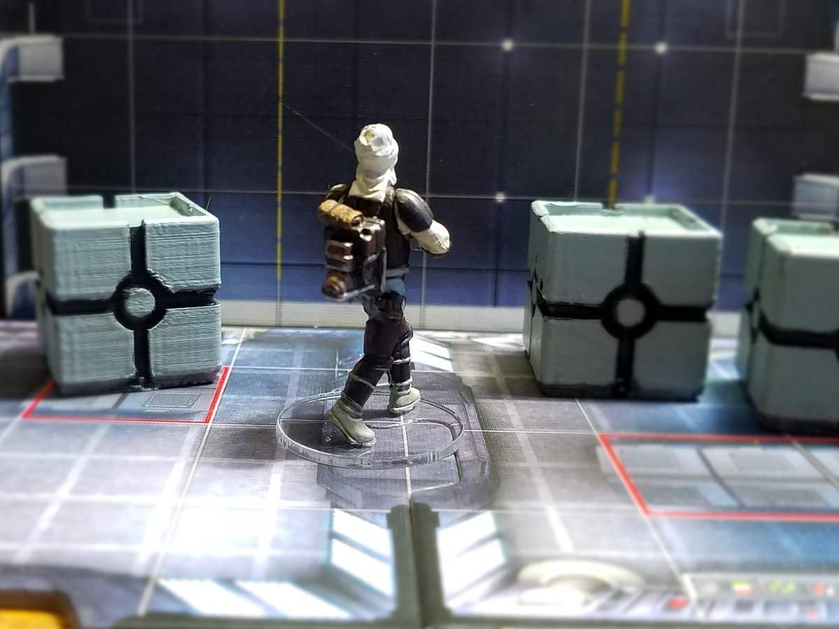 Elle_FireSpray's tweet photo. Dengar from SW Imperial Assault. Not my best, not my worst 😅 Happy to be one mini closer to finish painting my set!🤘
#BountyHunter #StarWars
#miniaturepainting #scumandvillainy #Corellian #SorastrosPainting #StarWars #ImperialAssault #FFGames #boardgames #CSElleArt https://t.co/ZzjqKSeNCs