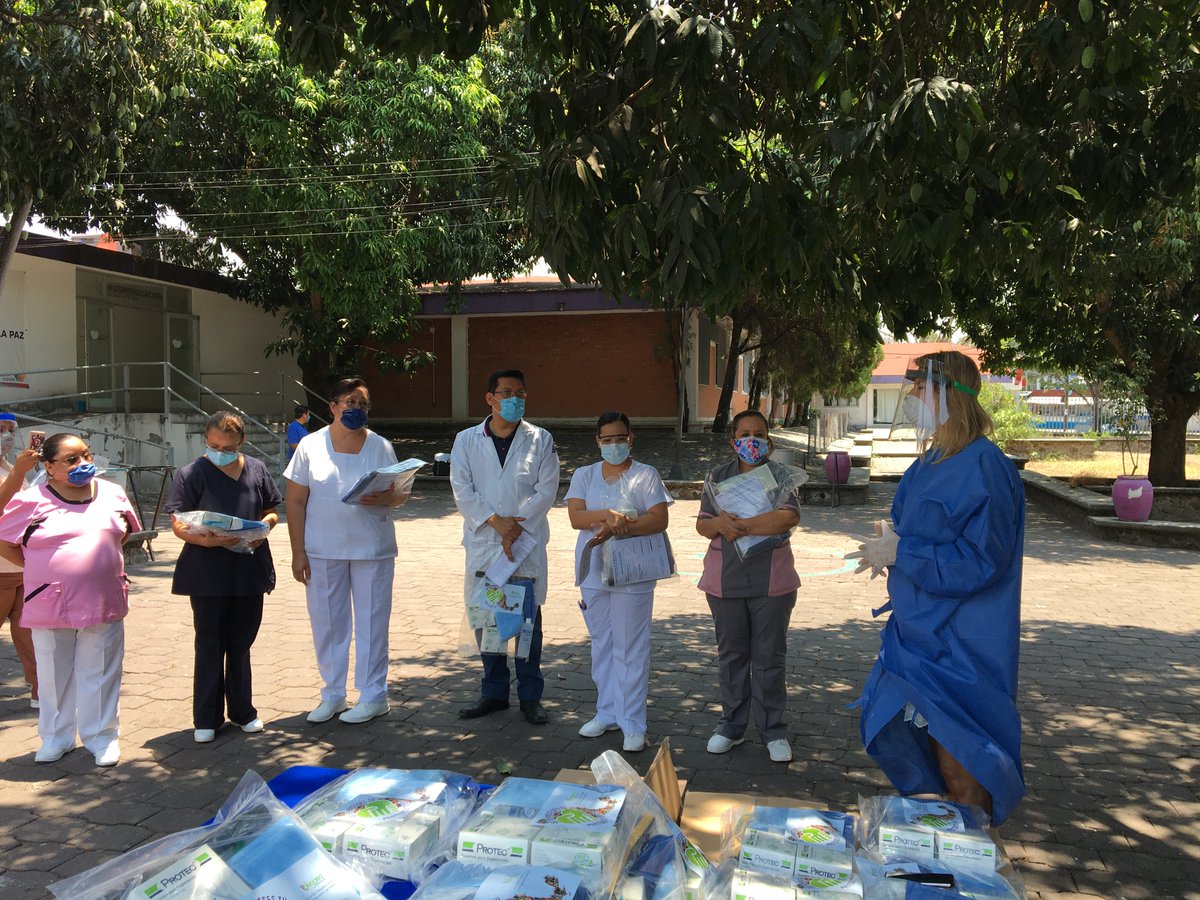 Erikadelfierro's tweet photo. #FundacionSapiencia AC y la empresa #Degasa entregan equipo de protección a personal del Asilo El Buen Señor, Hospital General de #Tetecala y en centros de salud de Tetecala, Coatlán del Río, #Miacatlán y #Mazatepec #Morelos #QuedateEnCasa #CoronavirusMx #Covid19 https://t.co/TfqBamYTOF