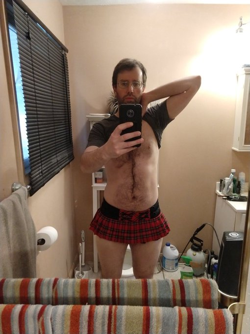 The skirt fits better than it had a few years ago at the Folsom street fair :3 Can't wait until I get<a href="/tag/newprofilepic"class="tags"><span>#newprofilepic</span></a>