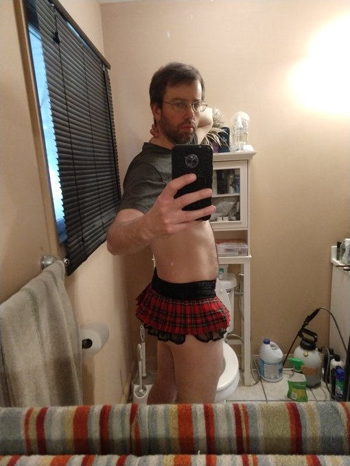 The skirt fits better than it had a few years ago at the Folsom street fair :3 Can't wait until I get<a href="/tag/newprofilepic"class="tags"><span>#newprofilepic</span></a>