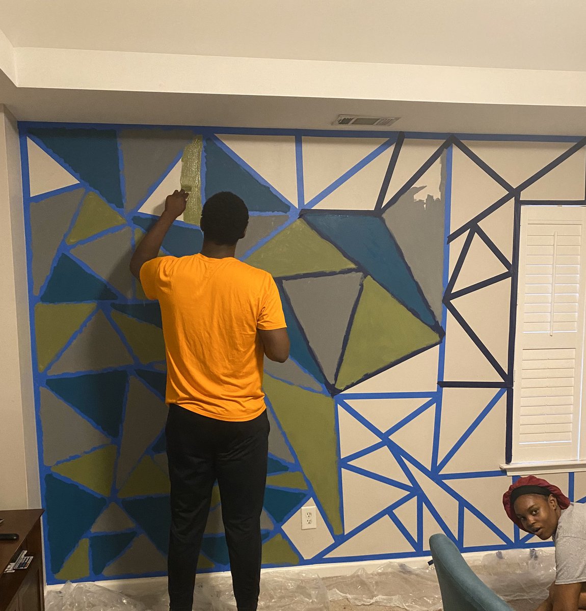 Burnsthb's tweet photo. Brother and sister bonding while making some creative memories❤️💙💜💛💚🧡 https://t.co/Y4X3d3v4NZ