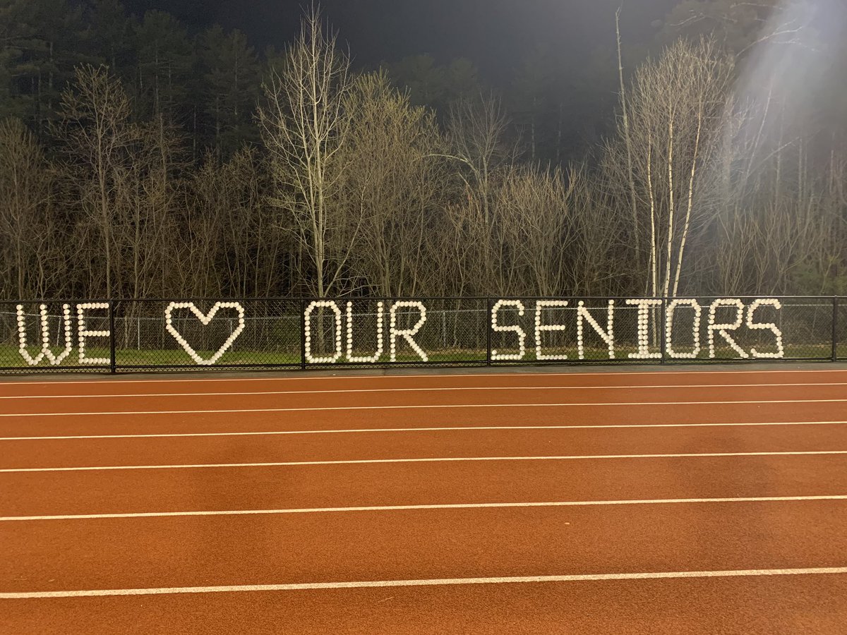 GoBHSBulldogs's tweet photo. #shineon2020 @bhsbulldawgs https://t.co/vmCJZyYphf