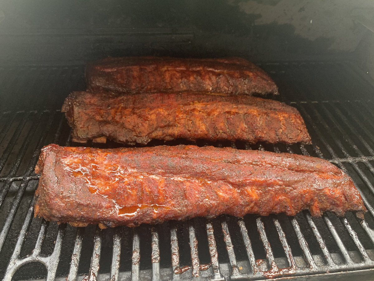DanSalas19's tweet photo. Finished product of these 3️⃣-2️⃣-1️⃣ #BabyBackRibs👌🏽🐖🤤  #StayInGrillOut #LG900 https://t.co/m4rYRkWfmz