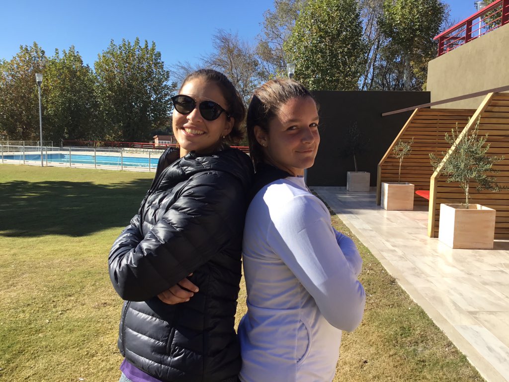 Tenisports's tweet photo. Dos Chicas Audaces
@lucerotenis @titaestable https://t.co/gwAYsC9fmW