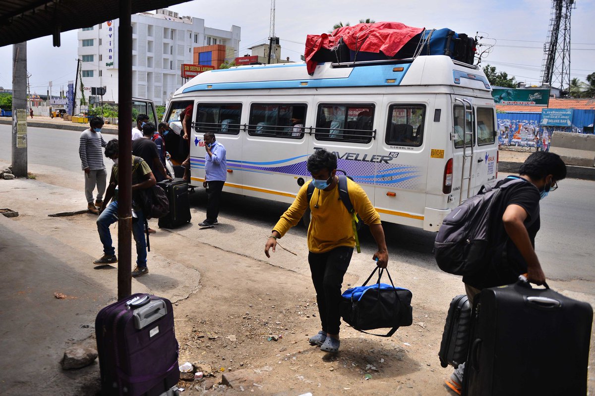ddmallick's tweet photo. A bus carrying students from various states who were quarantined in New Delhi for 34 days after they returned from Italy amid #COVID19 outbreak, reached Chennai.

#coronavirus #pandemic #LockdownReliefOrder #FightAgainstCorona 
@NewIndianXpress @xpresstn https://t.co/2VfFNzJMn1