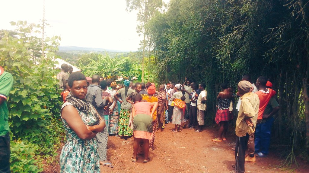 MunyanezaDidace's tweet photo. Ubundi badusaba kutegerana ariko @KicukiroDistr #gatenga #nyarurama #ibigo Kwegerana kwabo ubanza ntacyo bibatwaye batareje ibyo kurya bikarangira bamwe batanabibonye kdi NGO nyamara hari ubihawe 2 abandi batarahabwa narimwe @RwandaHealth @RwandaLocalGov
@Umuseke @Rwandapolice https://t.co/4VvuNJYkVI