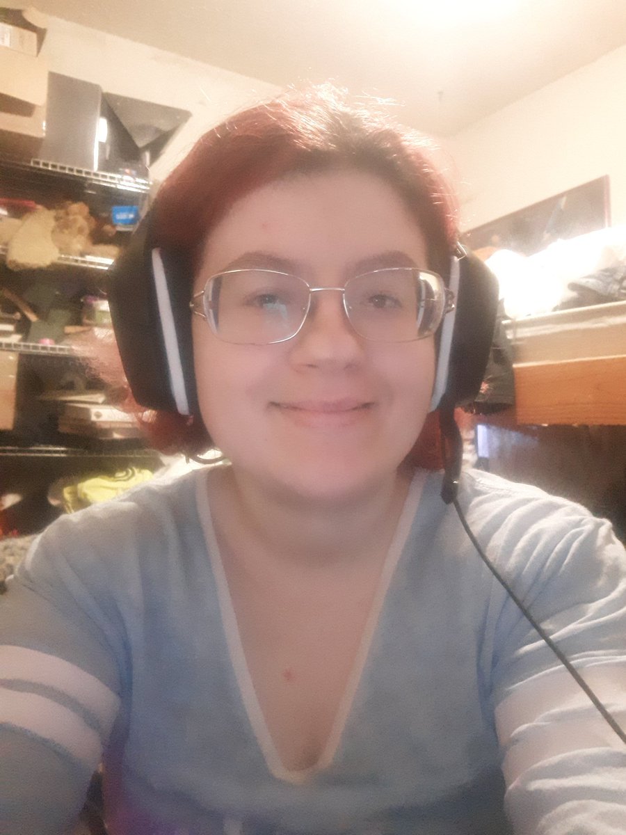 Krispyrose1's tweet photo. https://t.co/R4iKTX6BaE  streaming stat wars the old republic! Continuing dark side smuggler! #twitchvixens  #teamb42 #PhoenixCartel #bullyfreetwitch  #empoweredgg https://t.co/V0ajJ5COCe