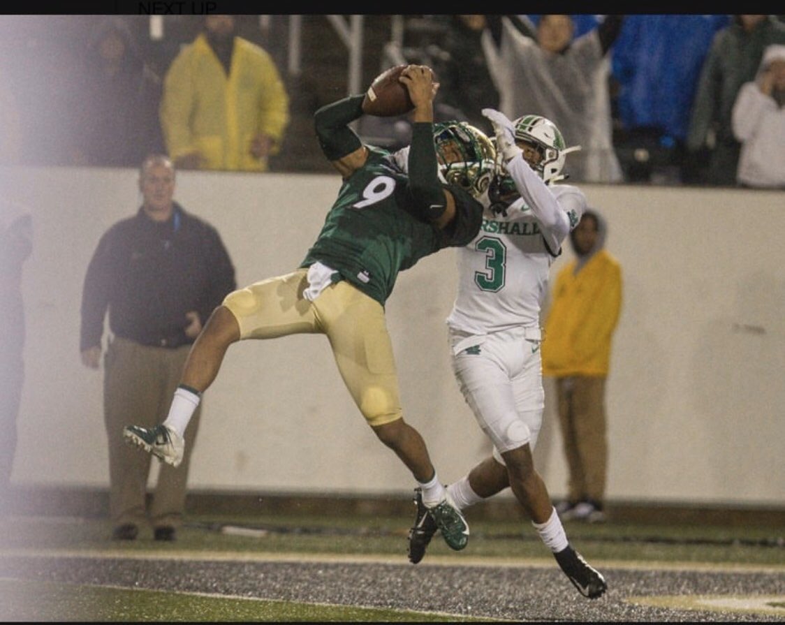 bigdream_vic's tweet photo. #ClubLITChallenge5 Growing up I always modeled my game after @AmariCooper9 From the way he mentally approaches the game to how he runs his routes. He’s been a big inspiration in my life coming from the same city you’ve always been a great role model. #9 https://t.co/eoyW9UcqSr