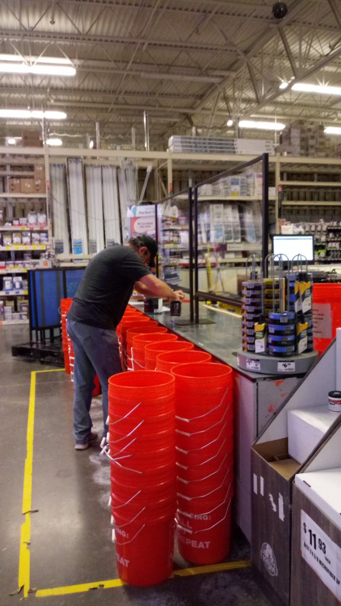 morales8518's tweet photo. Met store partnership #WeAreInThisTogether #IFeelsafer#ThanksTeam @8518MET @SChandelier @TiffanyRandle3 @AngelaDesJardi5 @FulfordUlanda https://t.co/27b2DcVxBJ