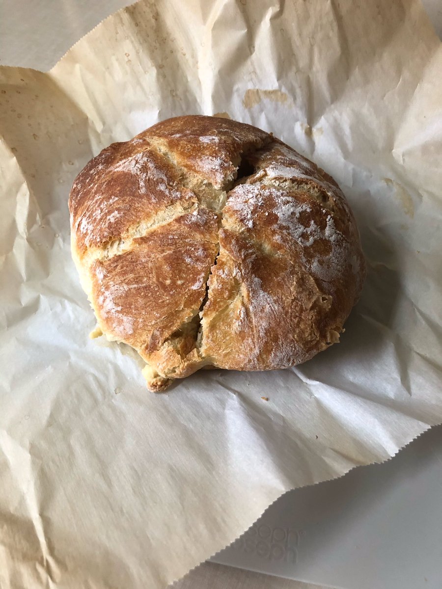 jjohnsonhwdsb's tweet photo. Fresh baked bread delivered by our neighbour. A random act of kindness. Now I will pay it forward. Pure kindness.  p.s. it was delicious! https://t.co/2Ckmactpgf