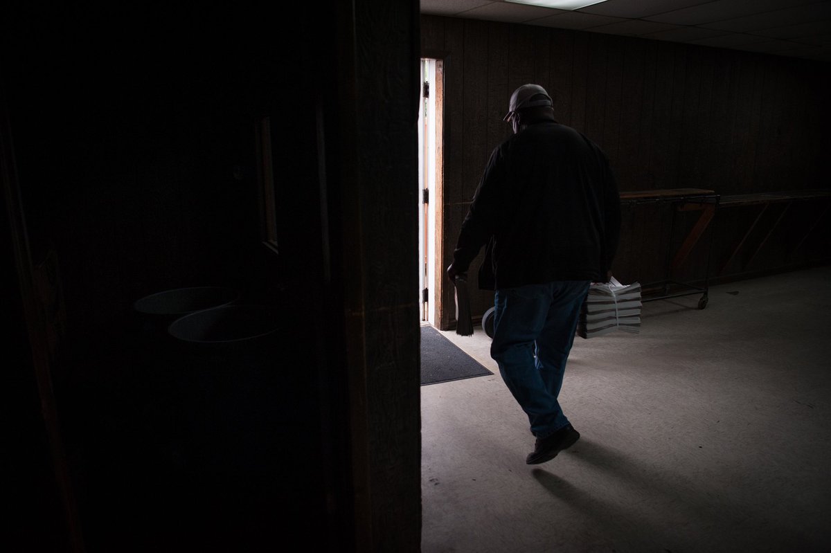 rorydoylephoto's tweet photo. Sad day for our small-town newspaper, finally shutting its doors after a few years of financial losses. Today, Sylvester Franklin prepared a delivery of the last issue of the Bolivar Commercial in Cleveland, Mississippi. The paper served the community for 104 years. #journalism https://t.co/GDInvNpJyn