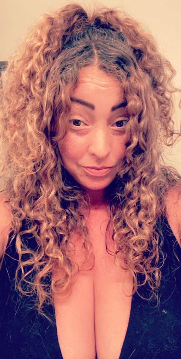 BohemianTarot's tweet photo. Meet your Boricua/Canadian Witch!!! 🔮🎴🧹🇵🇷 🦁🇨🇦🥰💋👩🏽🦱📸🧿# witchywednesday #wirch #witchcraft #boricua #puertorico #canada #curls #curlygirl #mixedgirl #curlsfordays #mane #lion #bohemiantarot #bohemian #tarot #tarotreader #mystic #empath #psychic #gypsy #occult #magic #selfie https://t.co/y9Ld52Nz0k