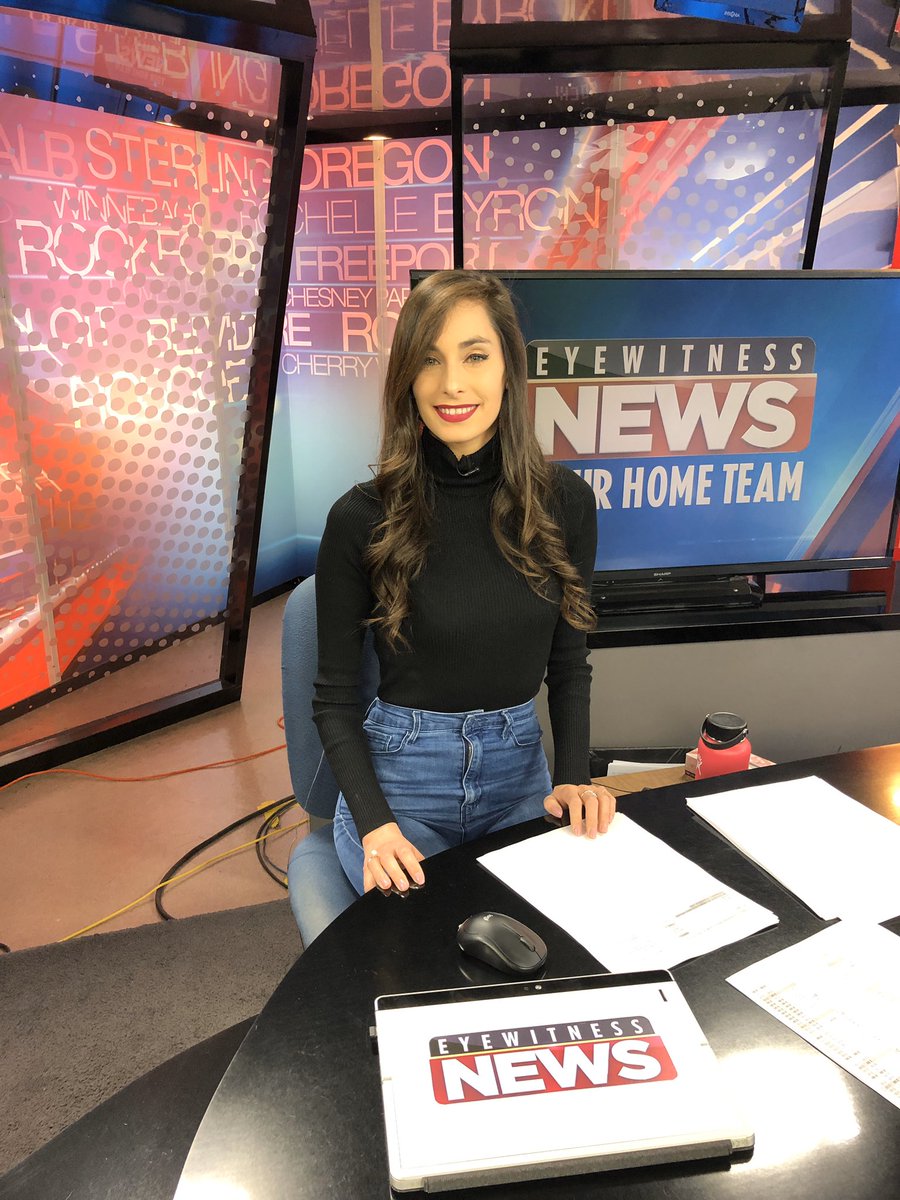 brittany_toolis's tweet photo. Thankful my jeans still fit so I can rep for #DenimDay while sitting behind the desk! #quarantine15 #theystillfit #thatnewslife @MyStateline https://t.co/sxxdDy4dDr