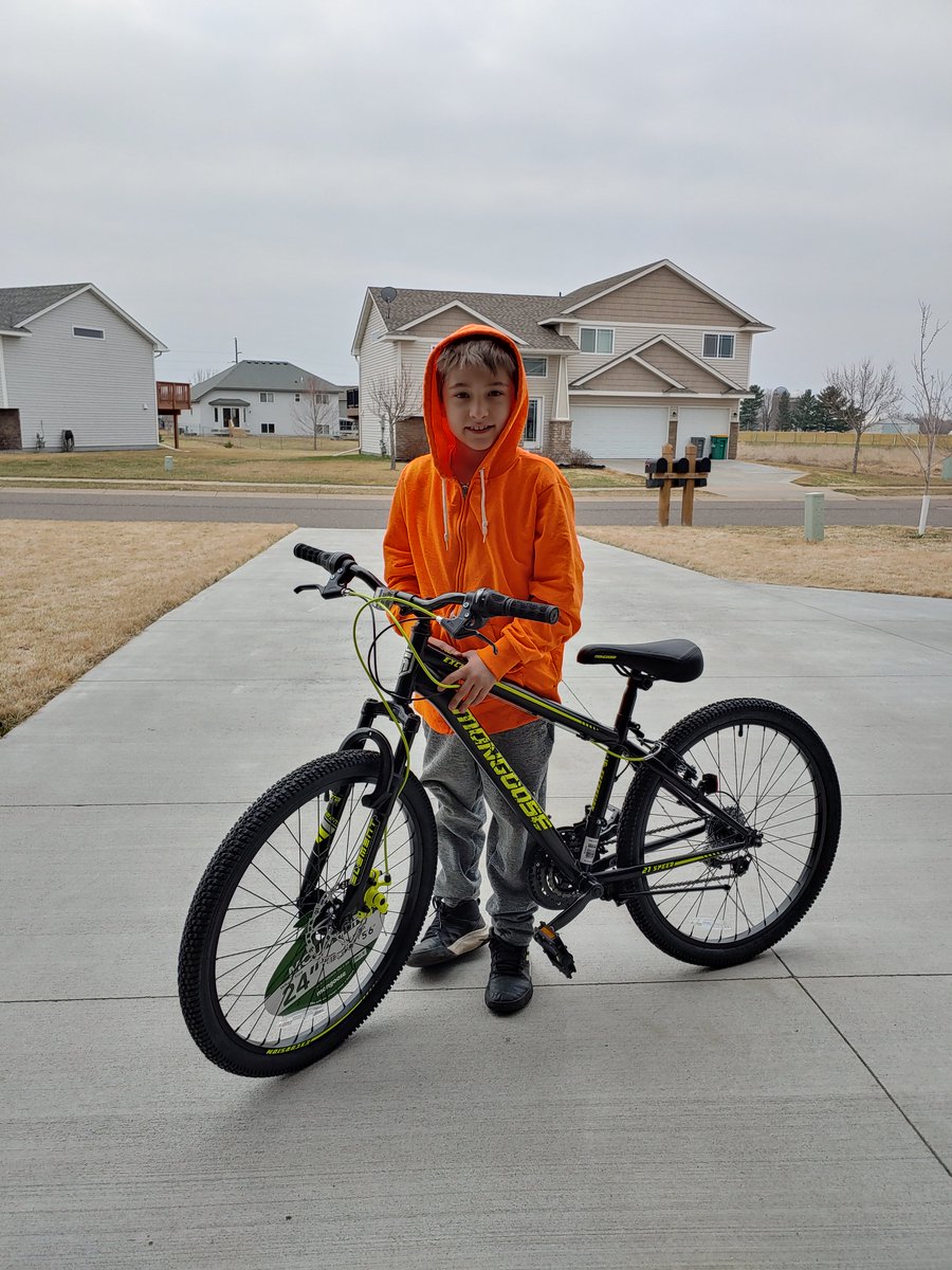 scandiastars's tweet photo. Today was "B" Day in our ABC Countdown and we have some bakers and bikers! Scandia Stars Shine! #scandiastars #rangernation #rangerterritoy #distancelearning2020 https://t.co/AcO2TfrPkz