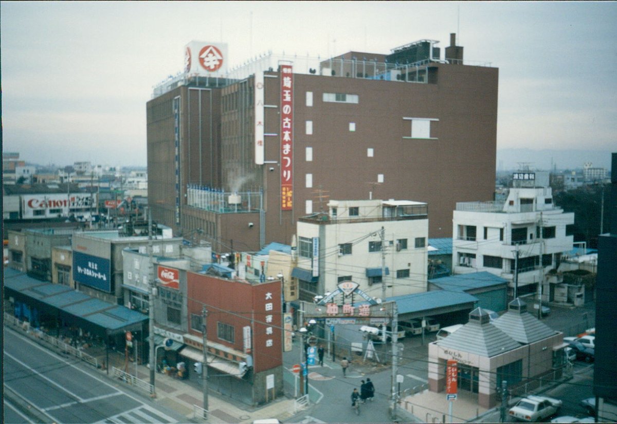 八木橋百貨店 昭和の日 番外編 昭和４６年 この建物になりました 屋上では 文化放送の歌謡が 行われ 梶原しげるさん 吉田照美さんが 南沙織ショー等の 司会をなさっていました ロバマン