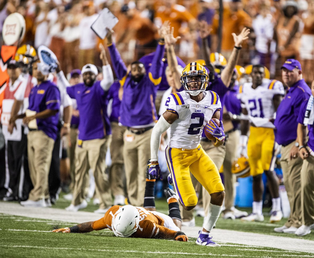 LSUfootball's tweet photo. 3rd and 17

The Knockout Punch https://t.co/BHUfSTxKha