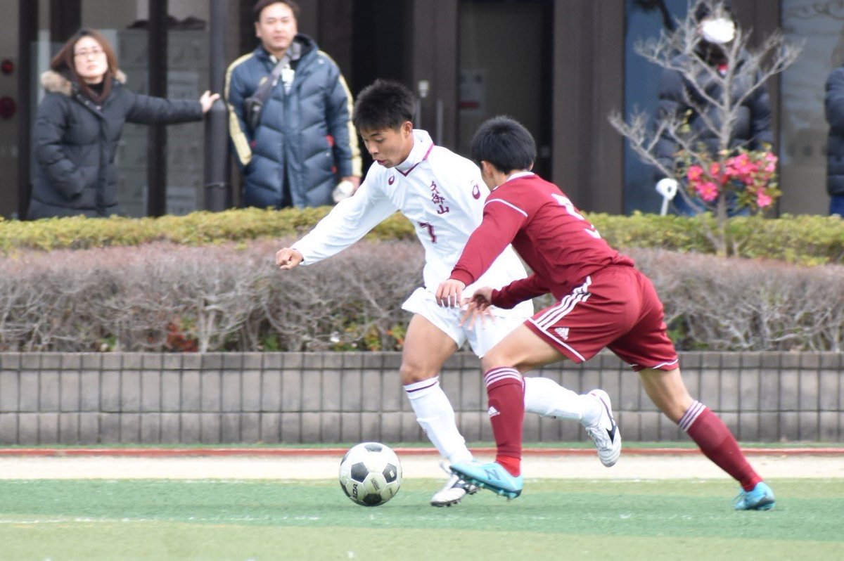 tetsusaka10's tweet photo. 山本大翔選手👍
小さい身体から想像つかない爆発的なエネルギーでピッチサイドを縦横無尽に走り抜く、まさに久御山のダイナモ。彼の献身的な無駄走りに中盤選手も助けられてるはず。
マルカで鍛え抜かれた走力を武器に、チャンスが有れば貪欲にゴールを狙う勝ち気なスタイルは観ててとても気持ちいい‼️ https://t.co/IQsBk6vH8I