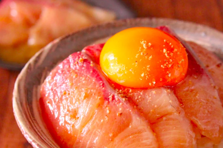 ご飯が進みすぎる！？手早く作れる「ブリの旨塩だれ漬け」の作り方！