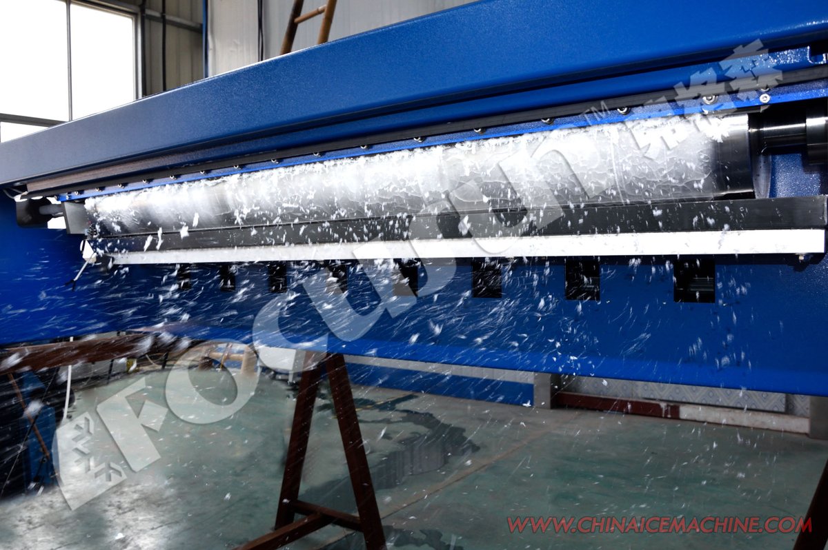chinaicemachine's tweet image. Focusun  #artificialsnowfallingmachine makes beatiful snow, we have much experience in snow projects. #snow #snowmaker #snowfallingmaker