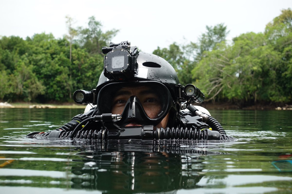 BlueLabelDiving's tweet image. Tony sporting his JJ rebreather during his CCR full cave course. Can you handle 7 days in the jungle? #tdidivers #cavediving @BlueLabelDiving @JJRebreathers @diveshearwater @fourth_element