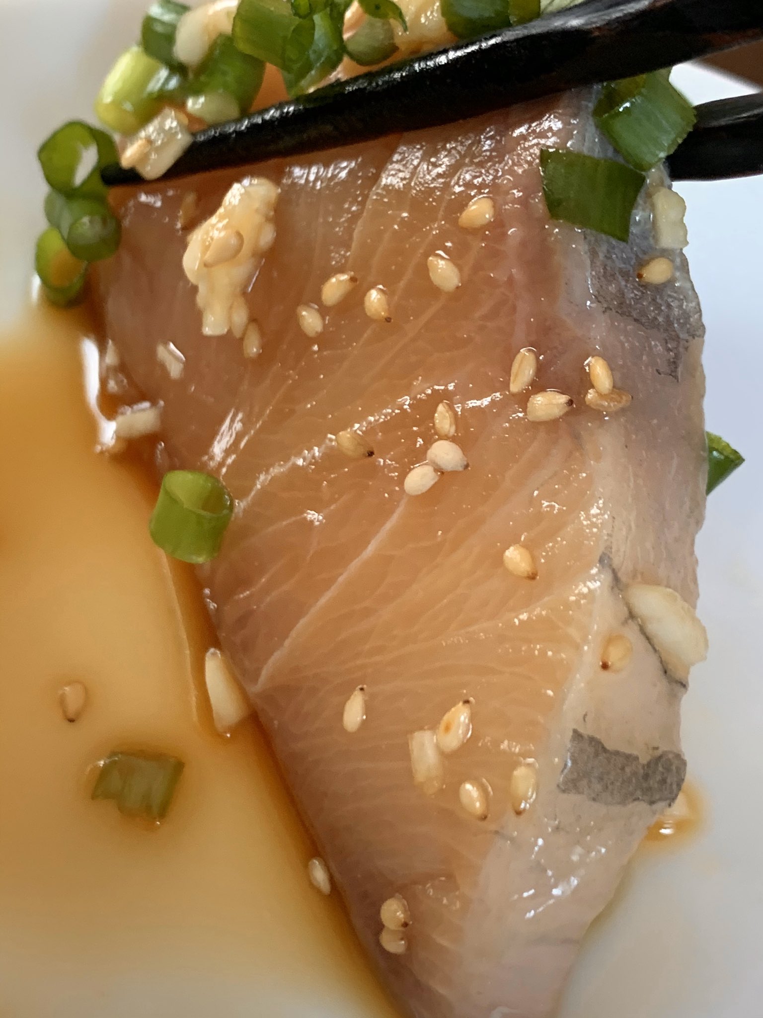 せん𓂺光のハサウェイ リモート飯 ぶりんぶりんなブリ丼できました 出汁醤油とにんにくで軽く漬けてあります 昼から優勝失礼しますね T Co Dskg9hy5jh Twitter