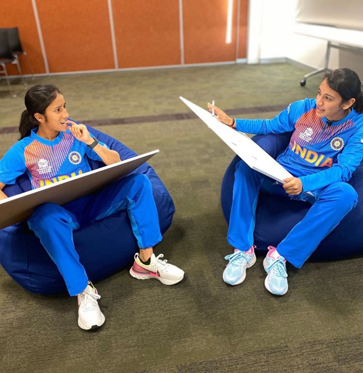 Day 42 April 30Back to those world cup days...those magnificient stuffs  @sm_jr_hk_FC  @JemiRodrigues  @mandhana_smriti