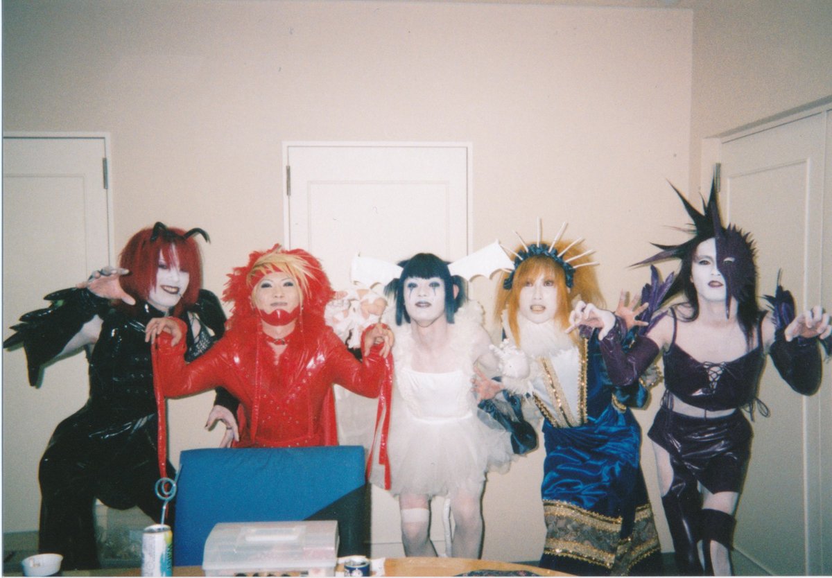 Seek Psycho Le Cemu 活動休止の理由 Daishiの事件によるものだと思っている方も多いと思う メンバーの考えは違う 許されるものではないが4人が支えられなかった事も大きな理由 事実上解散 僕ら自身成長がなければ再始動できなかったと思う 五人でひとつ