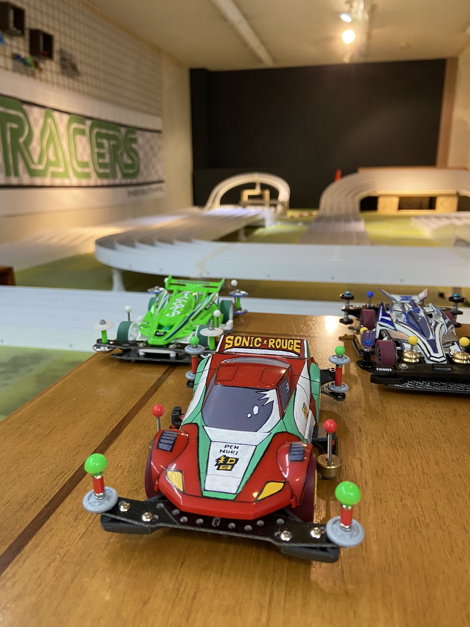 ট ইট র Racers Ama 梅田 15分 11月26日金曜日 あけぽん 21時より こんにちは ミニ四駆を始めたばかりの方 始めた頃に還るレースを明日やります レギュレーションとしては提灯 フレキは禁止 プラボディがしっかり前後キャッチで止まっ