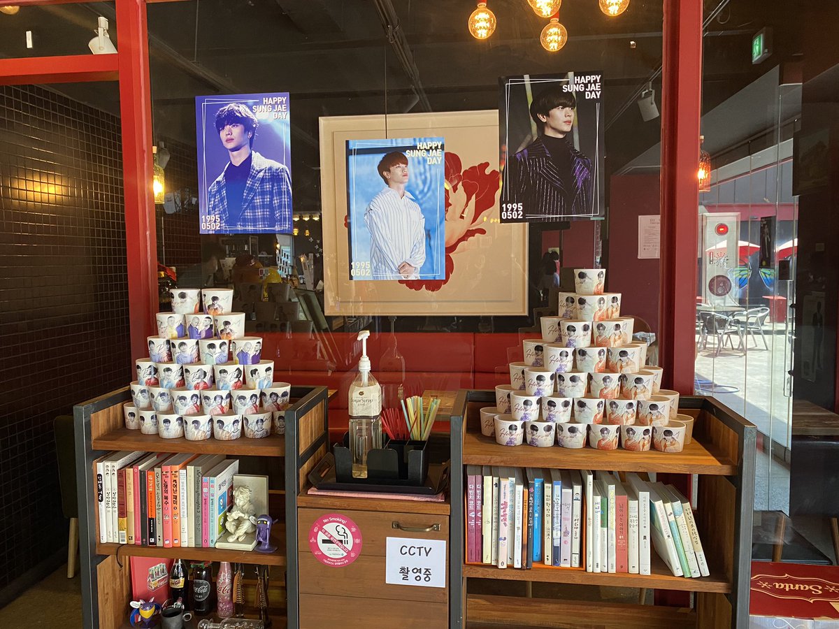 sik3737's tweet photo. 서면 일유커피
카페오픈하고 10분정도 늦었는데 사람이 엄청 많더라구요..ㅜ 성재 선착은 못받았지만 뽑기에서 현식프니 선착특전을 받았어요🥰 카페 너무 예쁘게 꾸며져있었고 나눔도 잘받았습니다아
#그날의_바람따라_성재를_만나
#치킨보다_성재 https://t.co/0f3QCJAXal